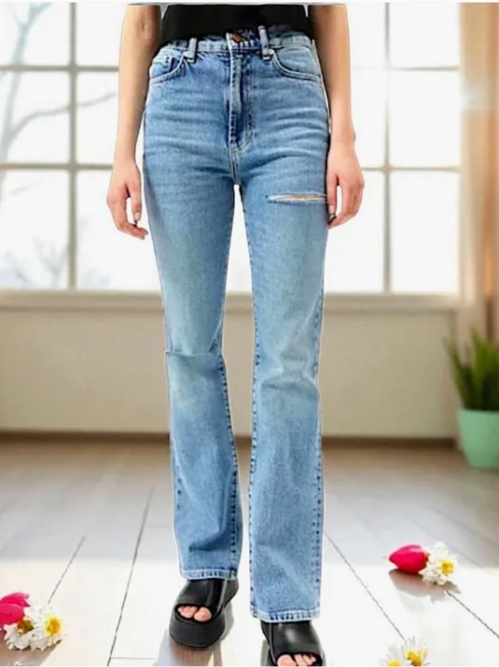 Urban Outfitters High-Rise Stretch Flare Jeans Distressed Size 28